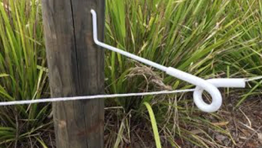 Изолятор столба отрезка провода электрической загородки смещенный для деревянный ограждать фермы столбов