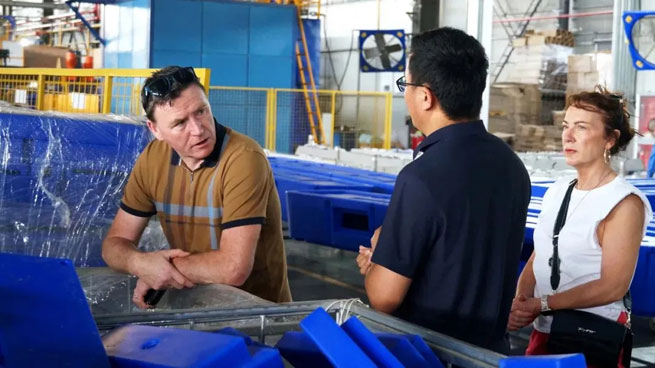 Warmly Welcome British Customers to Visit Terrui Factory Warmly Welcome British Customers to Visit Terrui Factory